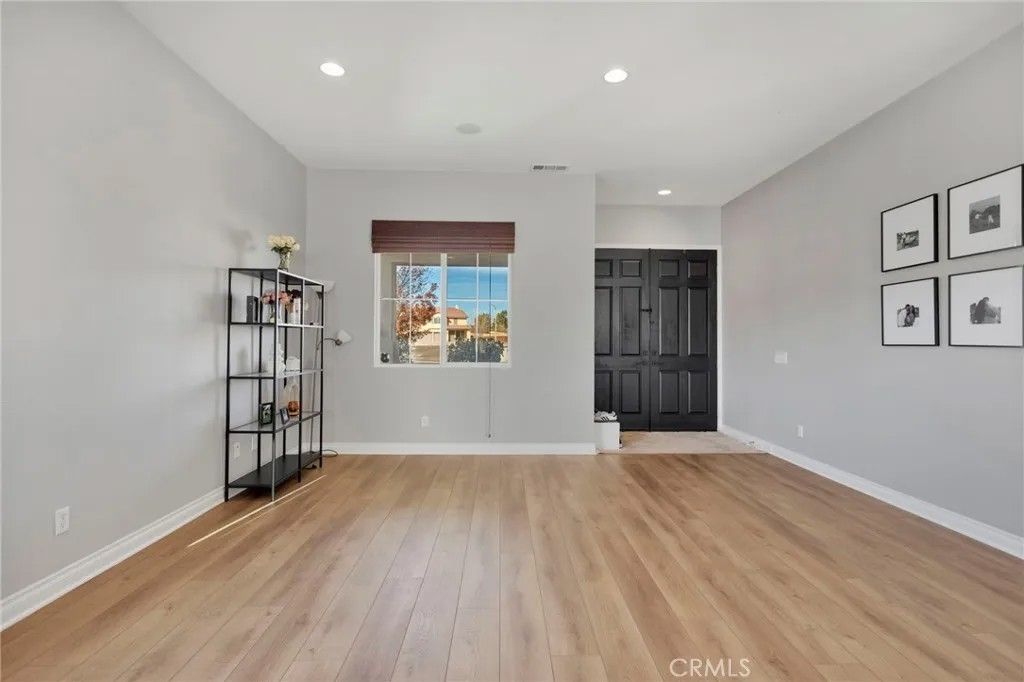 Photo of 18977 Mono Dr, Hesperia, CA 92345 (MLS # HD25278958)