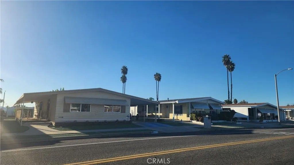 Photo of 955 S Palm Ave, Hemet, CA 92543 (MLS # PW25273655)
