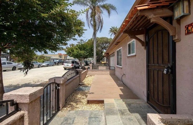 2104 Bacon Street