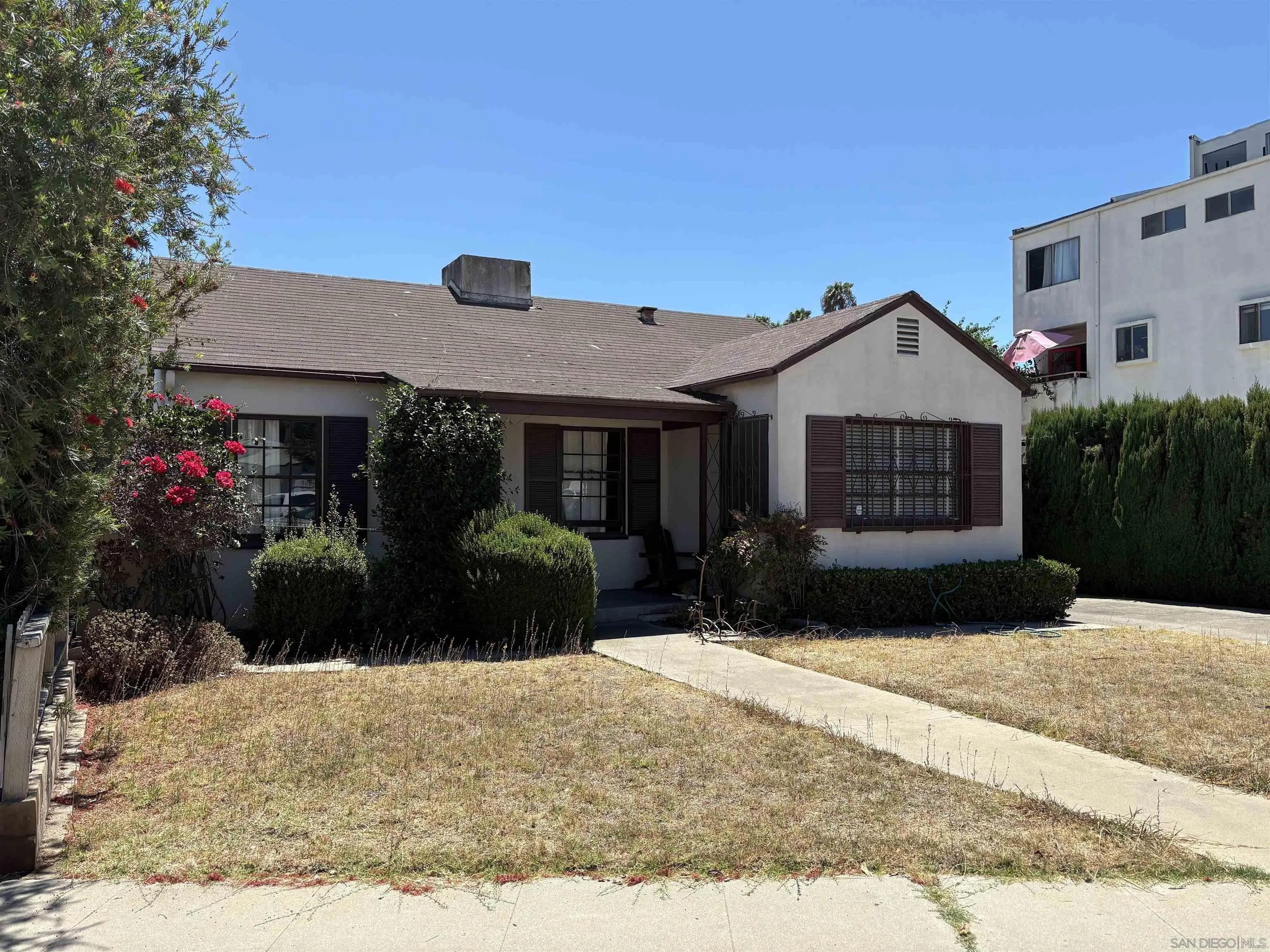 4592 Contour Blvd