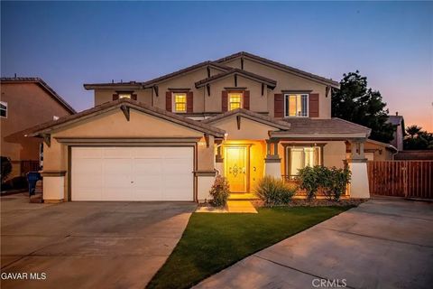 Photo of 43635 Castle Circle, Lancaster, CA 93535 (MLS # SR26016346)
