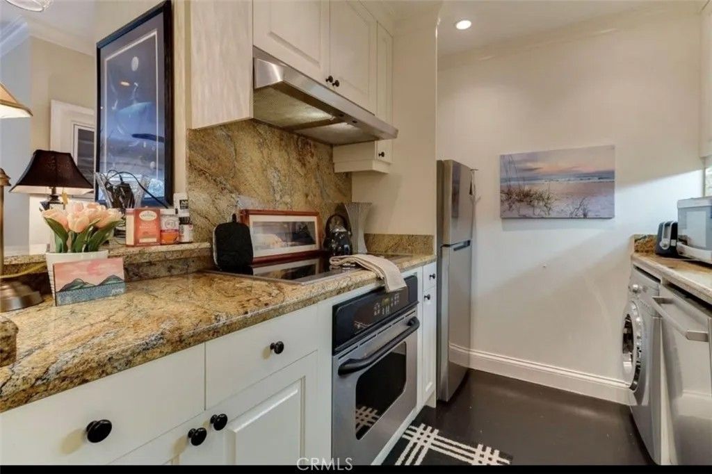 Photo of 3604 W W Estates Lane #306, Rolling Hills Estates, CA 90274 (MLS # SB25277216)