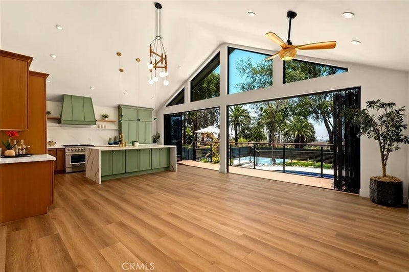 32 W Las Flores Drive