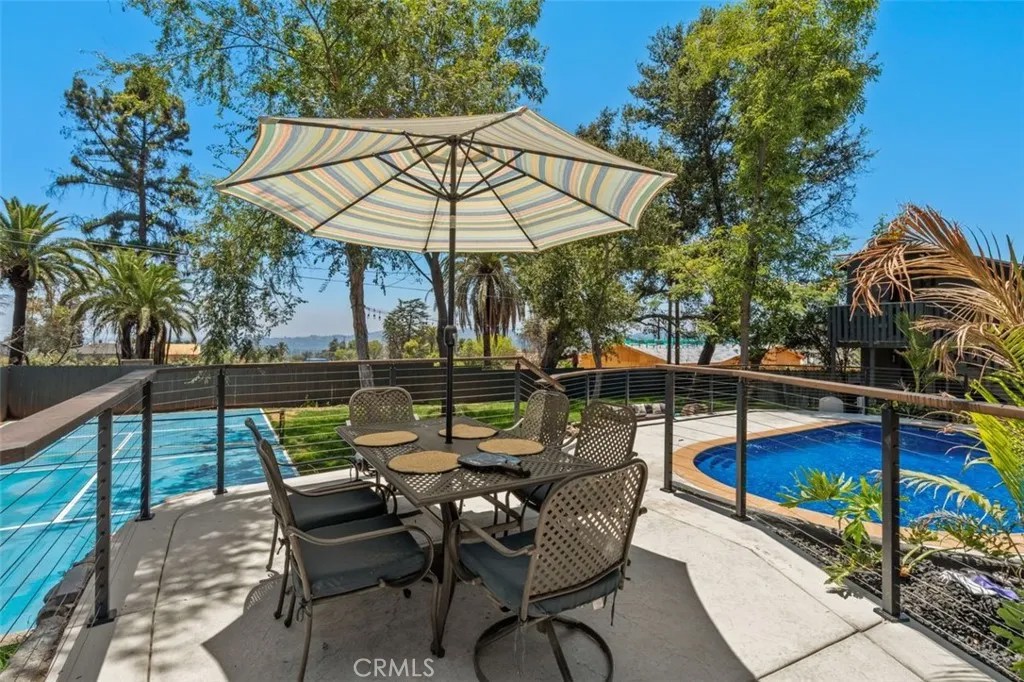 32 W Las Flores Drive