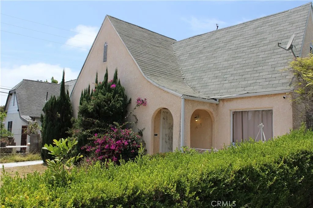 1657 S Fairfax