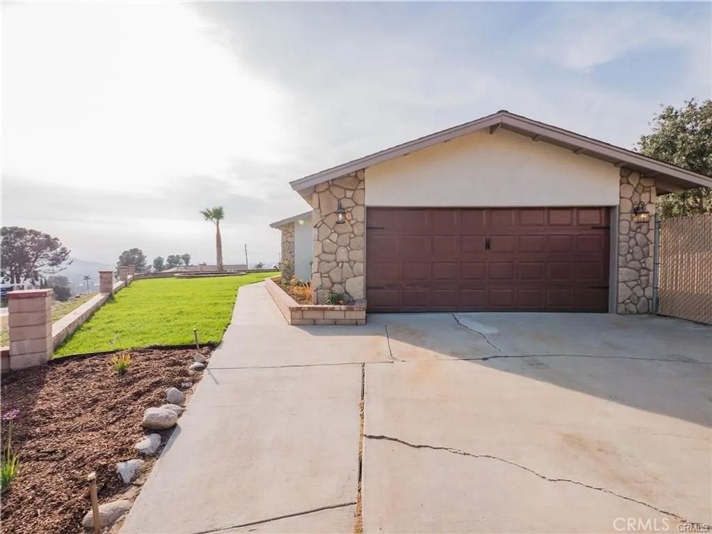 Photo of 4061 Mount Rushmore Dr, Norco, CA 92860 (MLS # PW26080665)