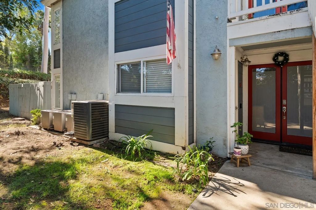 Photo of 1564 Tanglewood Ln #19, Escondido, CA 92029 (MLS # 250045546)