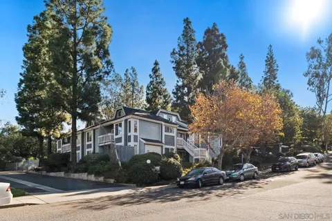 1564 Tanglewood Ln Unit 19, Escondido, CA 92029 - #: 250045546