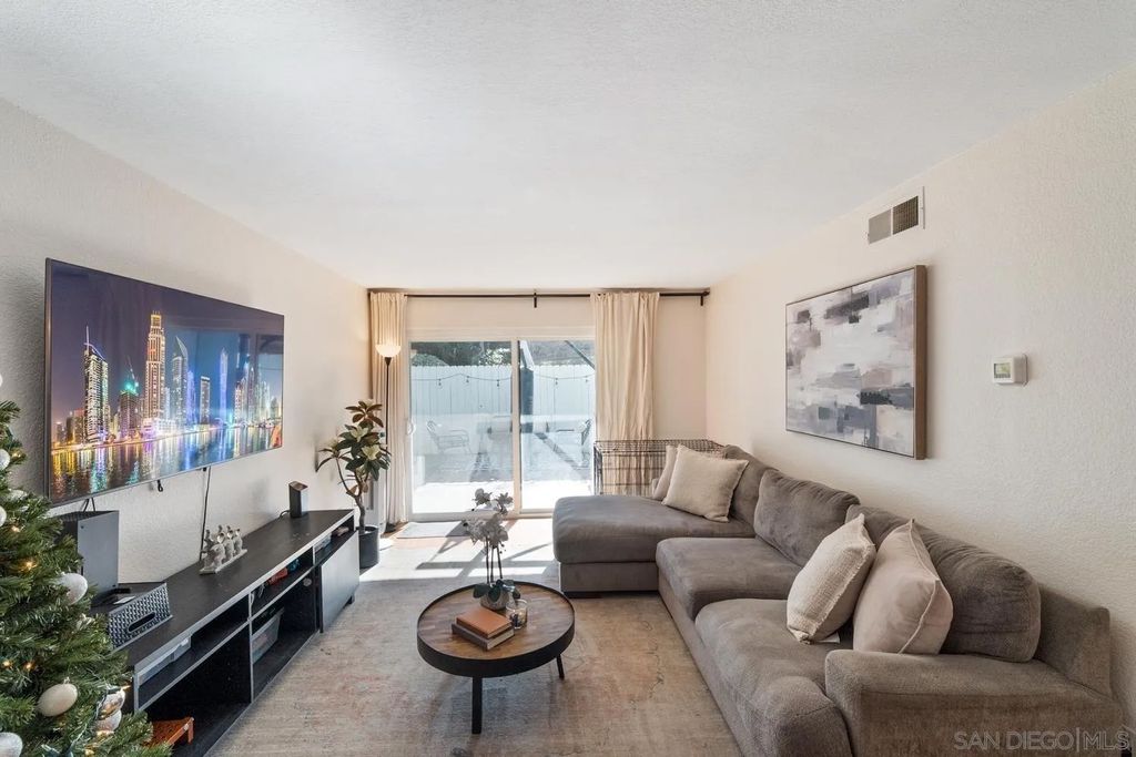 Photo of 1564 Tanglewood Ln #19, Escondido, CA 92029 (MLS # 250045546)