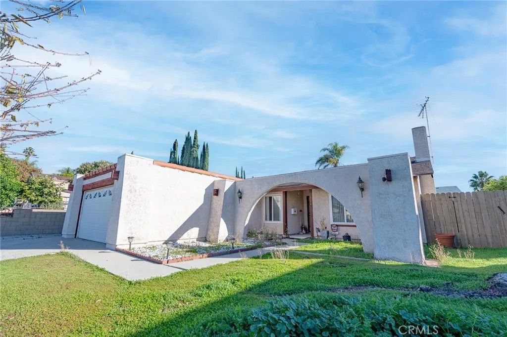 Photo of 324 S Palo Cedro Dr, Diamond Bar, CA 91765 (MLS # WS25274702)