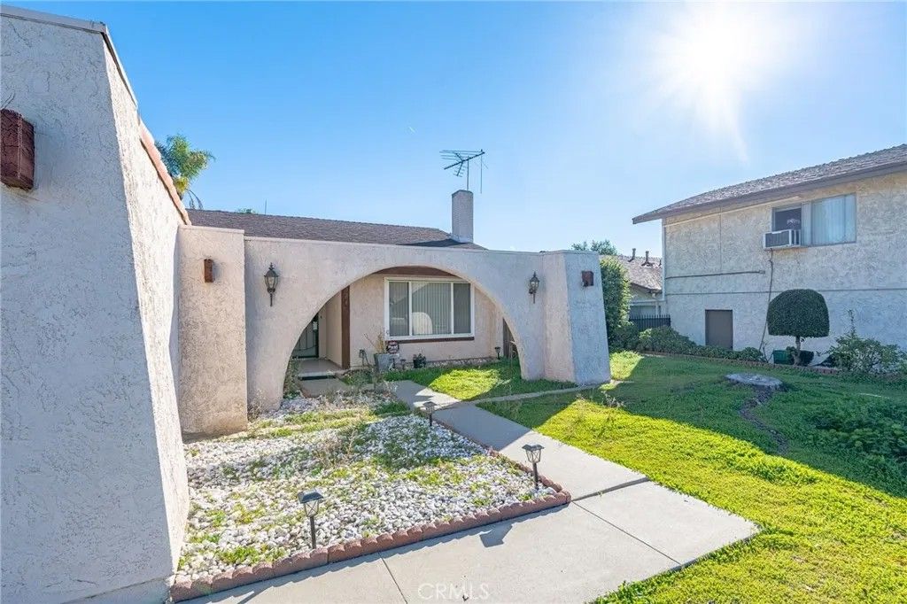 Photo of 324 S Palo Cedro Dr, Diamond Bar, CA 91765 (MLS # WS25274702)