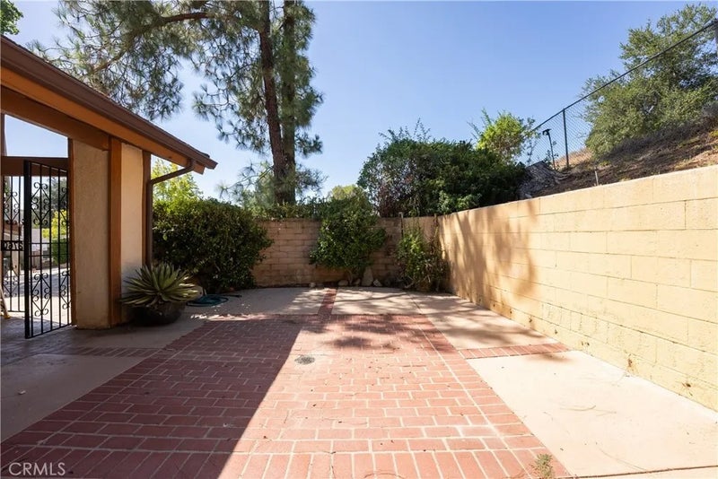 27601 Endeavor Street