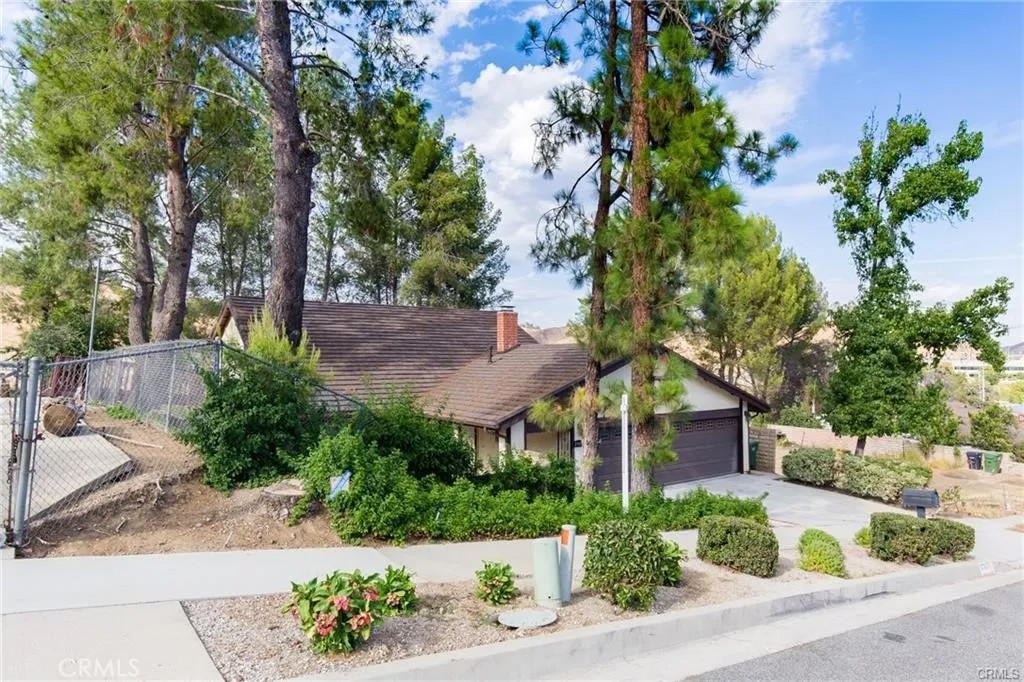 27601 Endeavor Street