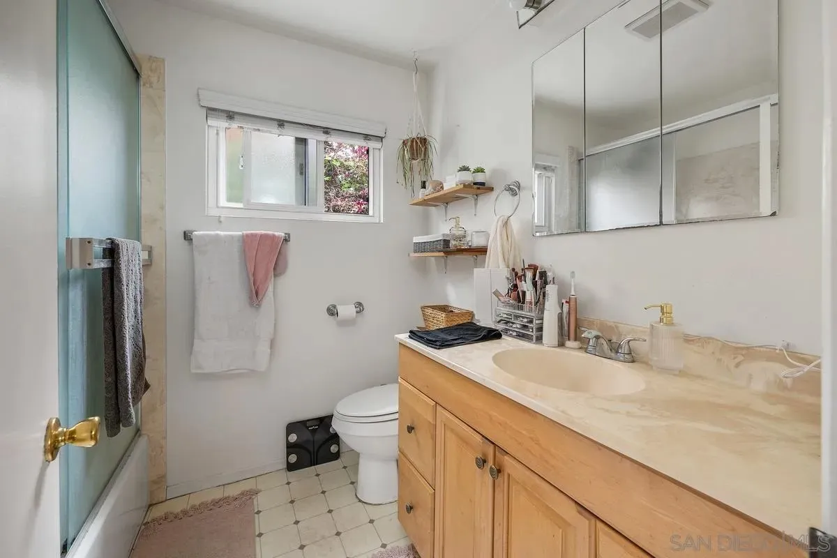 San Diego, California 92109, United States, 5 Bedrooms Bedrooms, ,3 BathroomsBathrooms,Residential,Active,189043