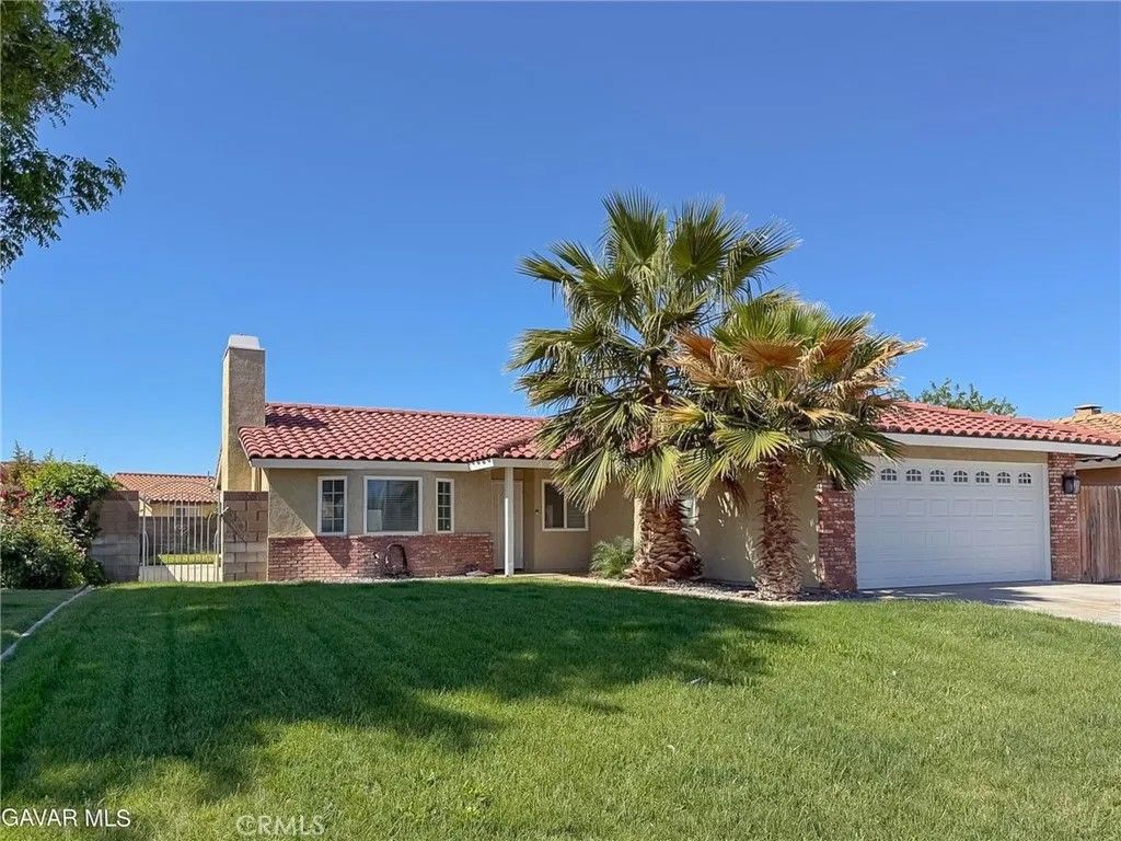 Photo of 1802 Linda Avenue, Lancaster, CA 93534 (MLS # SR26095003)
