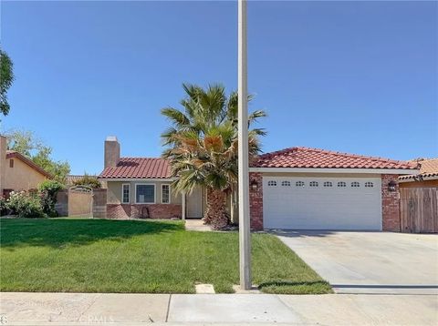 Photo of 1802 Linda Avenue, Lancaster, CA 93534 (MLS # SR26095003)