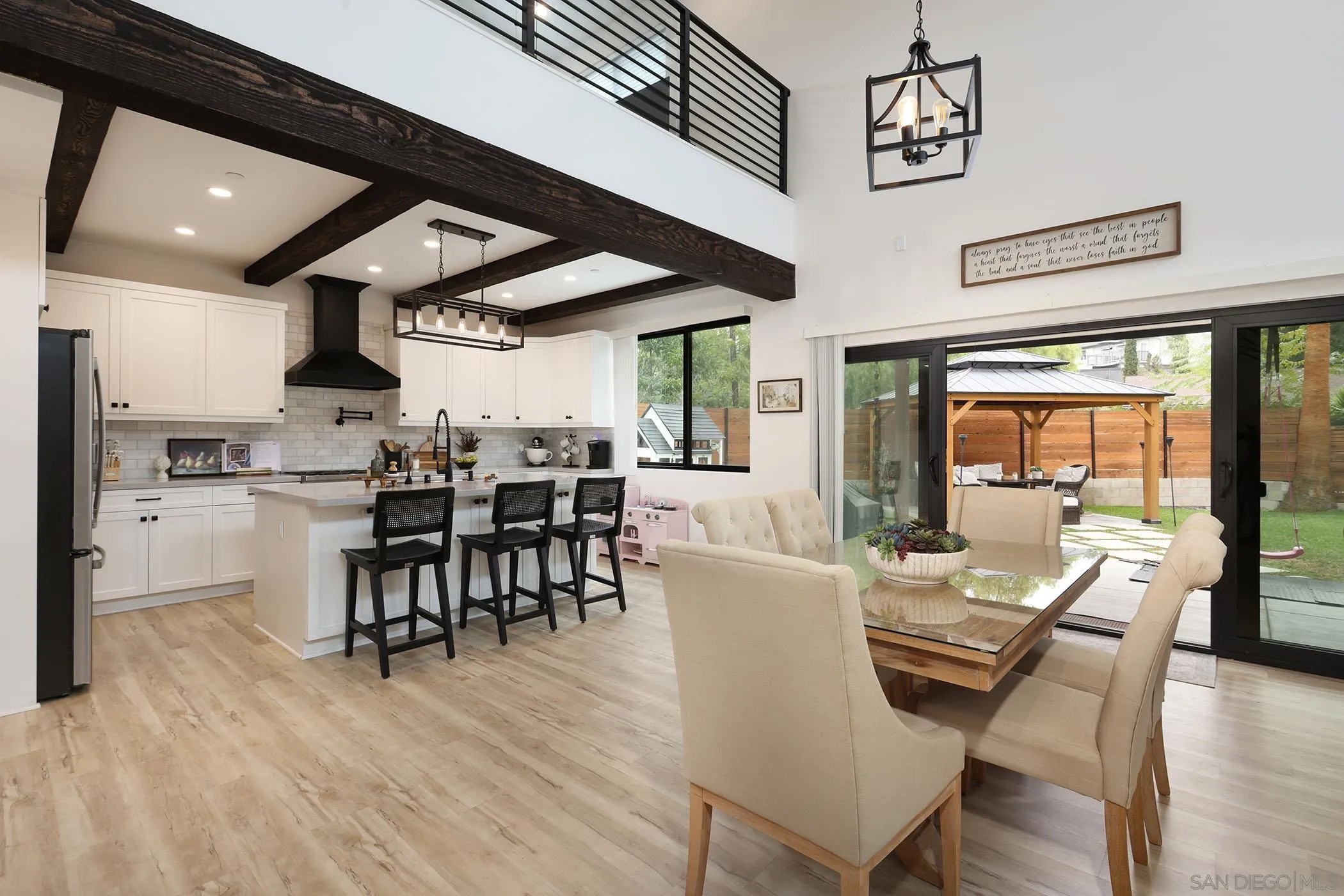 1686-88 Gecko Road