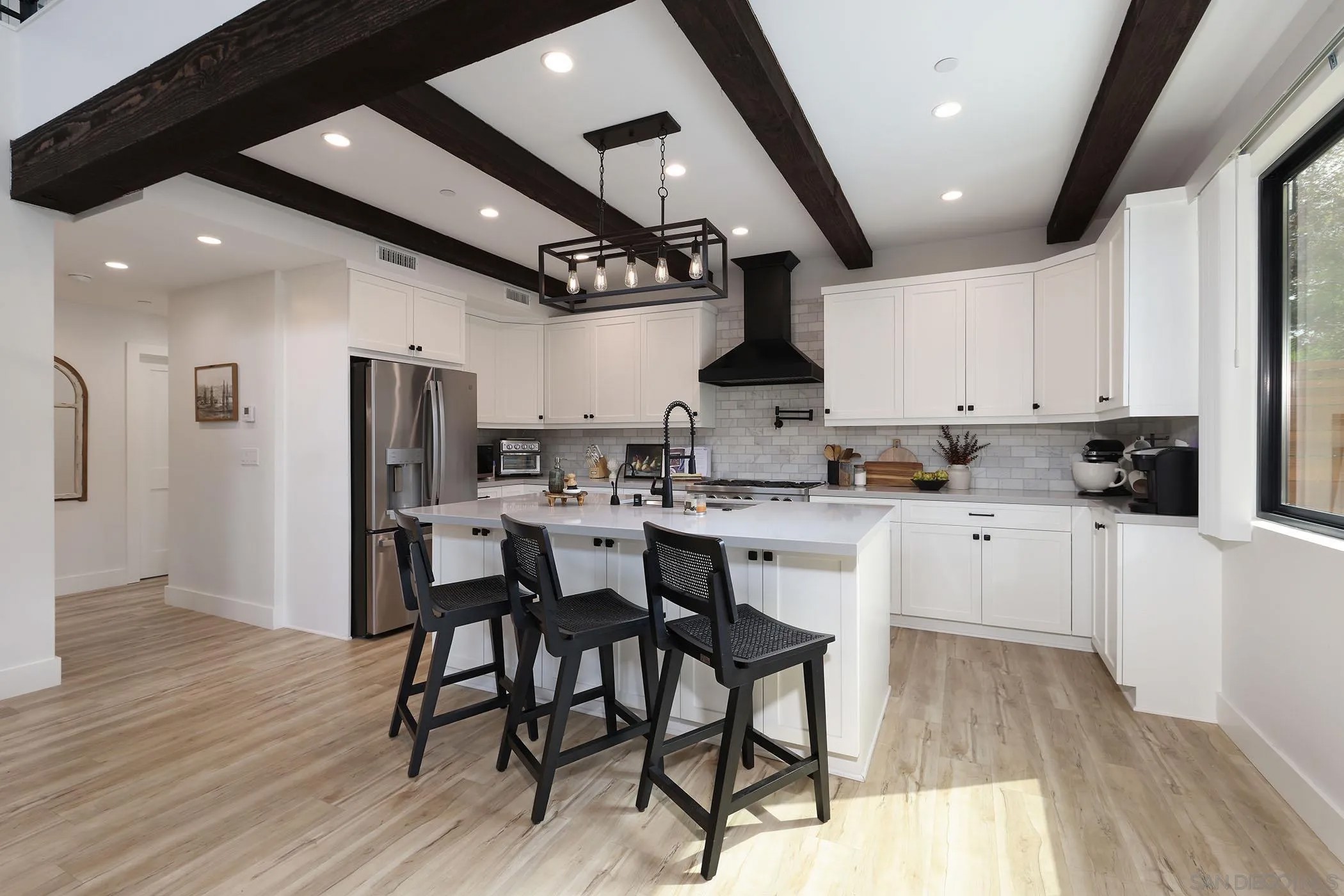 1686-88 Gecko Road