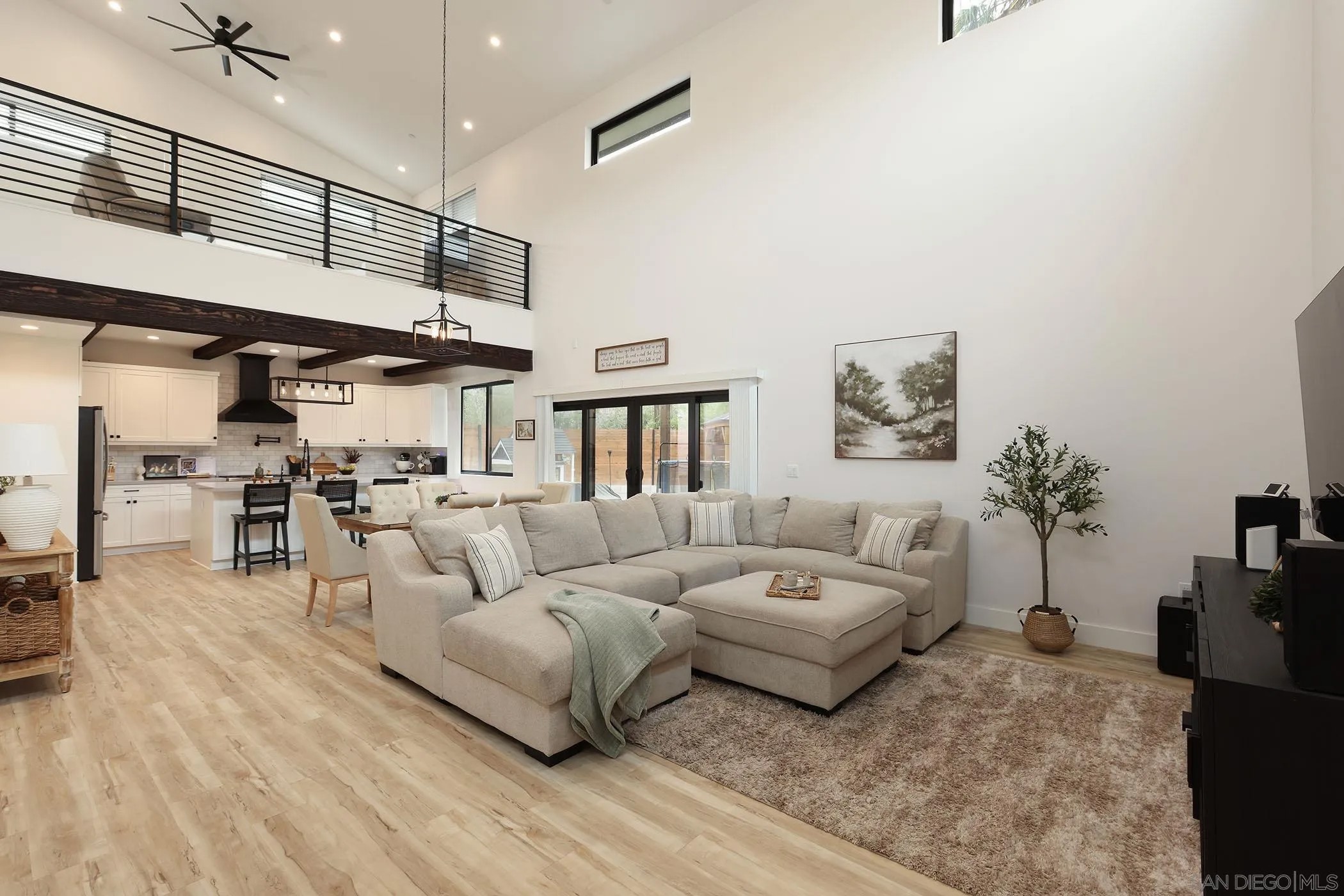 1686-88 Gecko Road