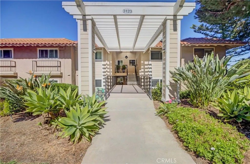 Photo of 3123 Via Serena #Q, Laguna Woods, CA 92637 (MLS # OC26048392)