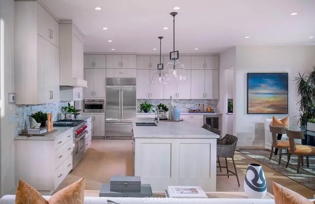 74 Bright Star, Irvine