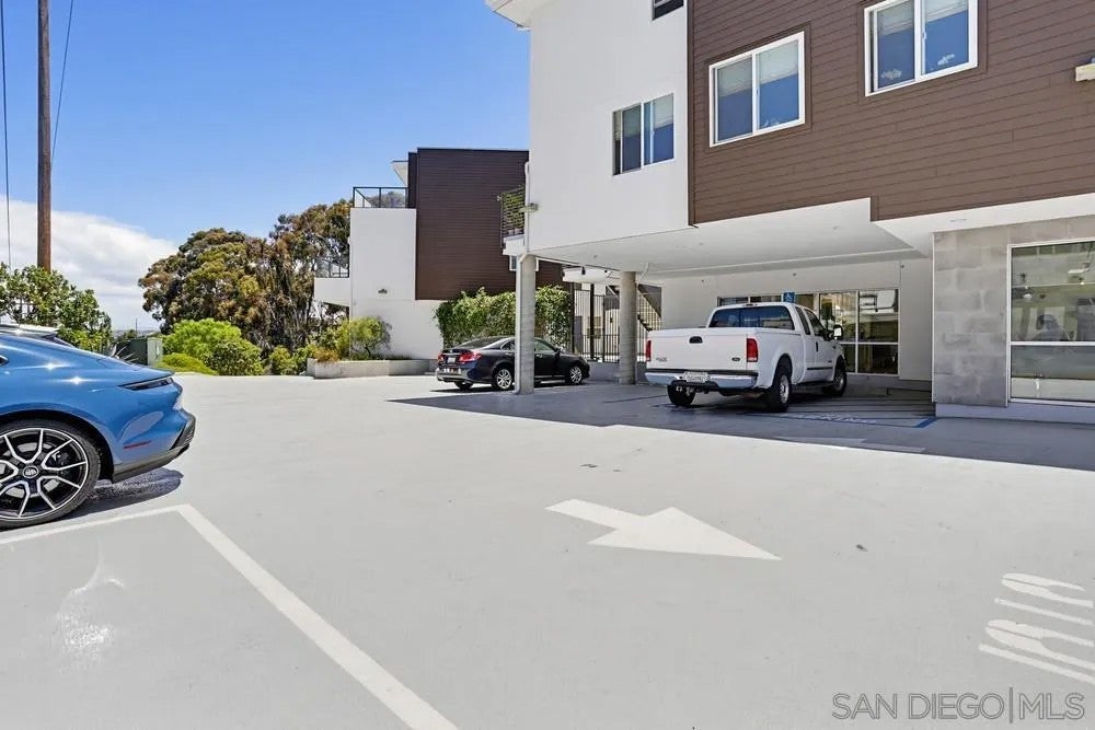 4100 Voltaire St 210