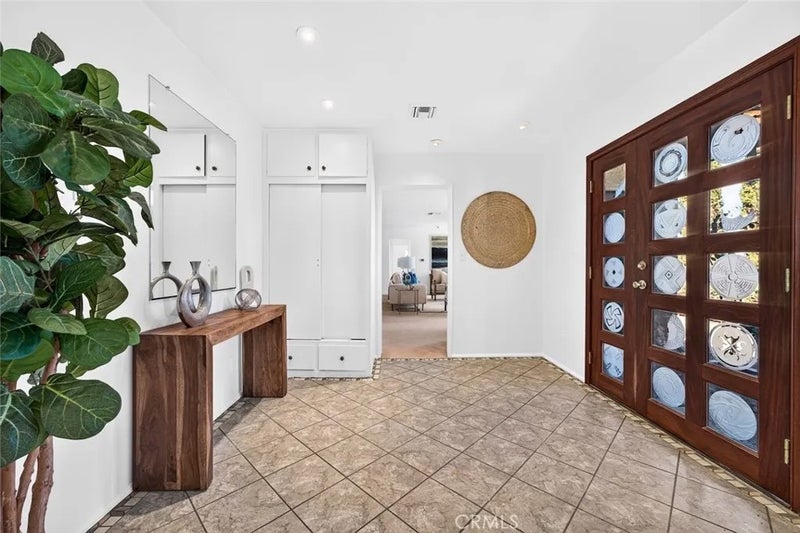 306 La Colina Drive