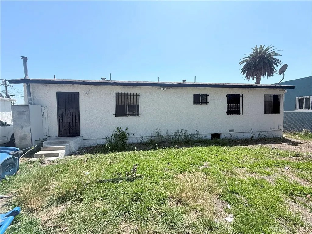 1553 E 110th
