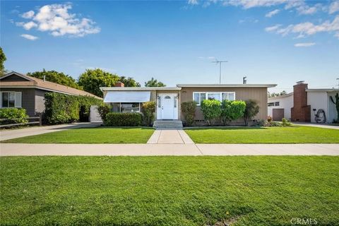 Photo of 2660 Gondar Avenue, Long Beach, CA 90815 (MLS # PW26052941)