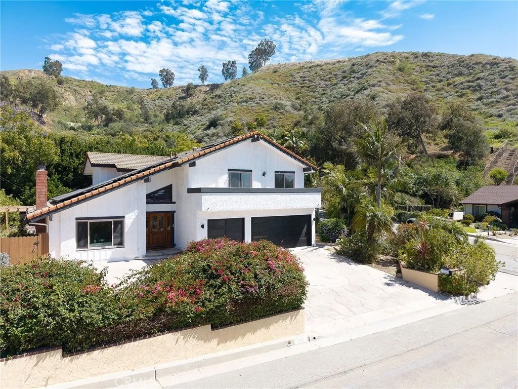 Photo of 191 Harborview Court, Ventura, CA 93003 (MLS # SR26088542)
