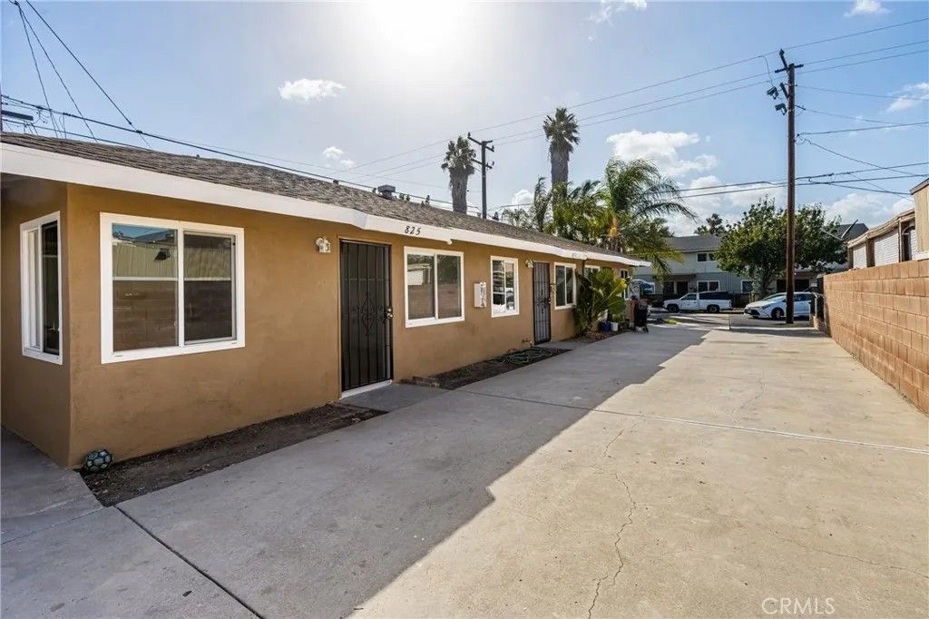Photo of 825 S Shelton Street, Santa Ana, CA 92703 (MLS # PW25258322)