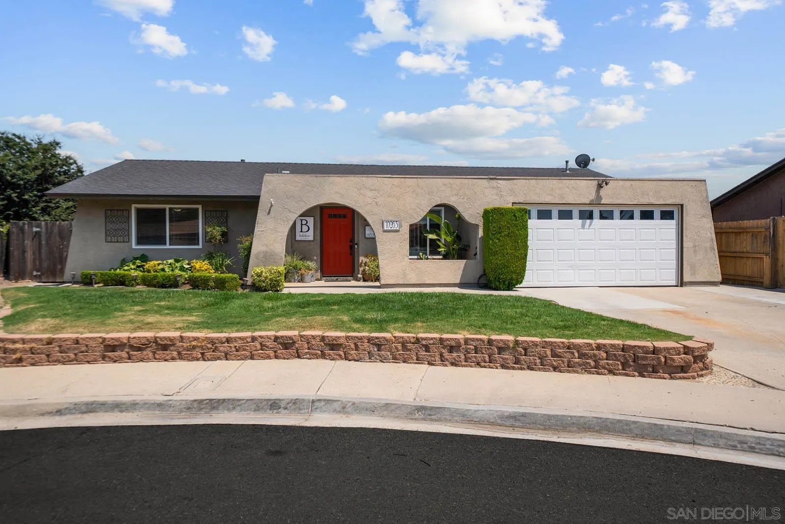 10263 Avenida Real