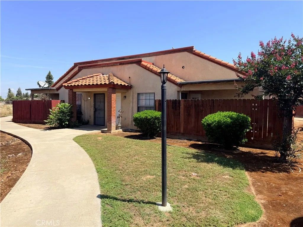 Photo of 1405 E Cypress Ave, Reedley, CA 93654 (MLS # FR26095804)