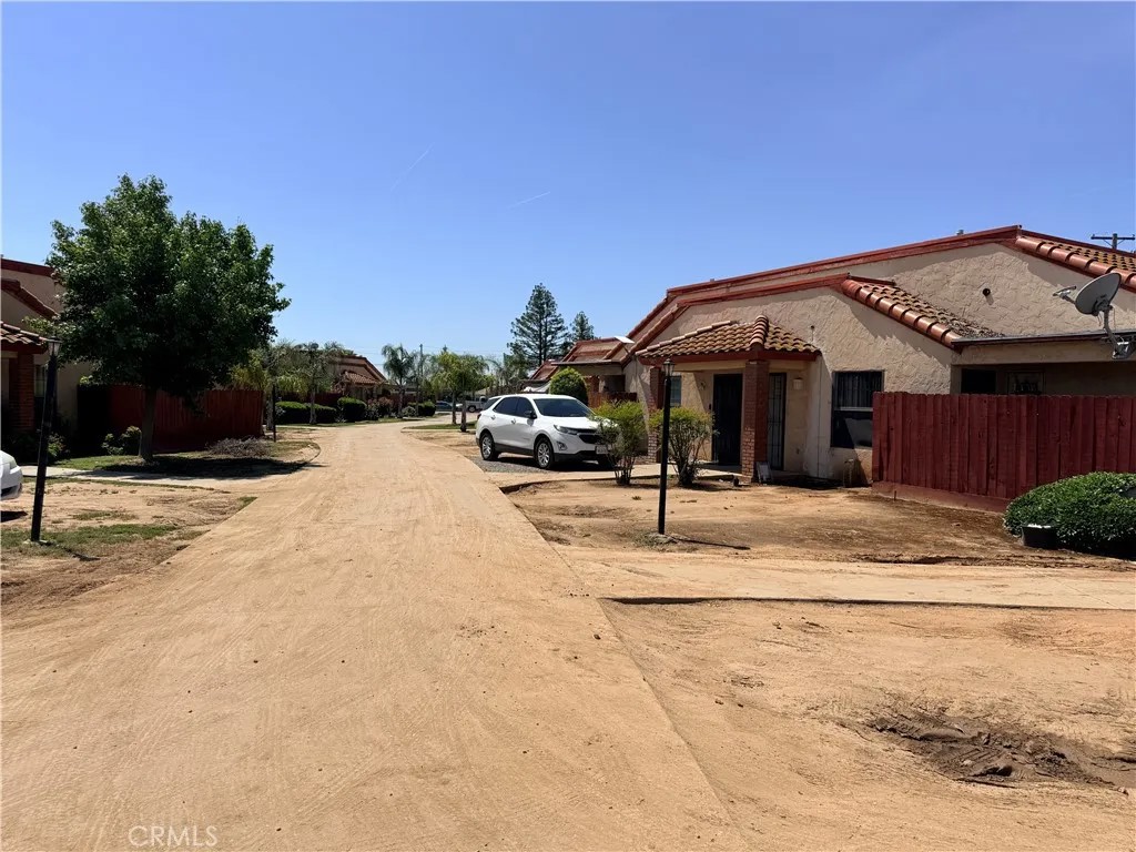 1405 E Cypress