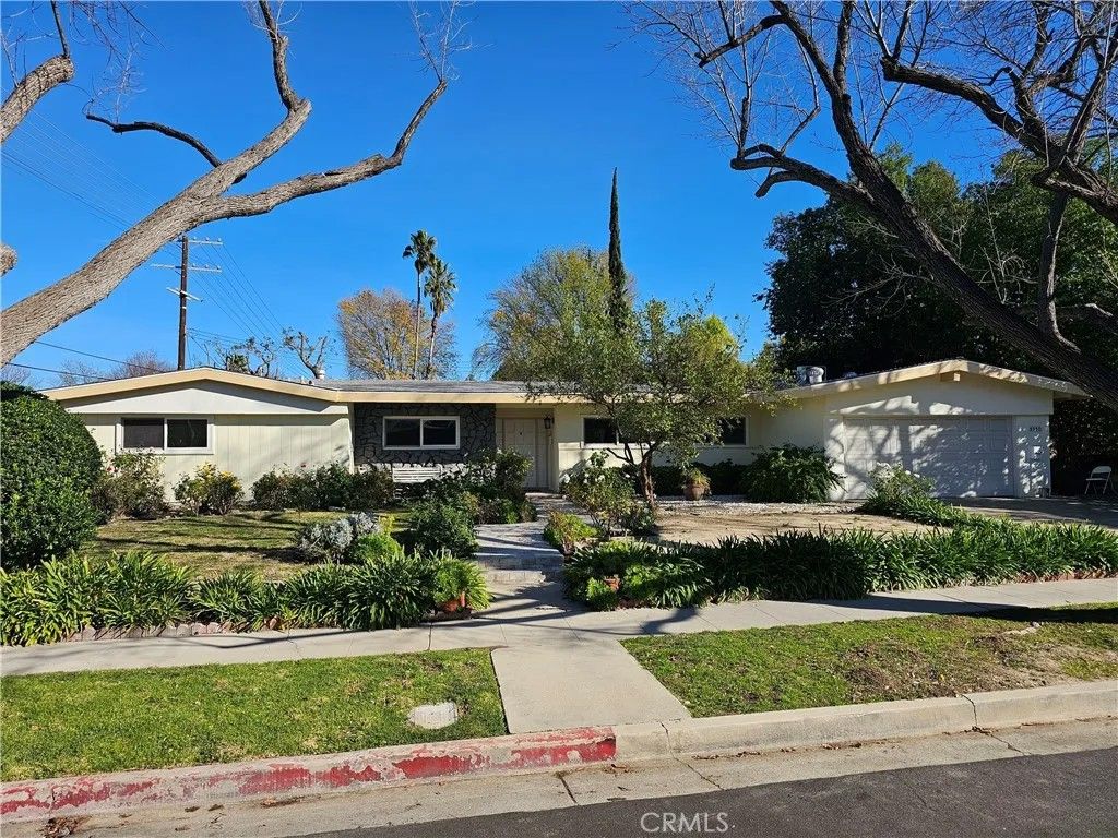 Photo of 5352 Bayer, Woodland Hills, CA 91367 (MLS # SR26012631)