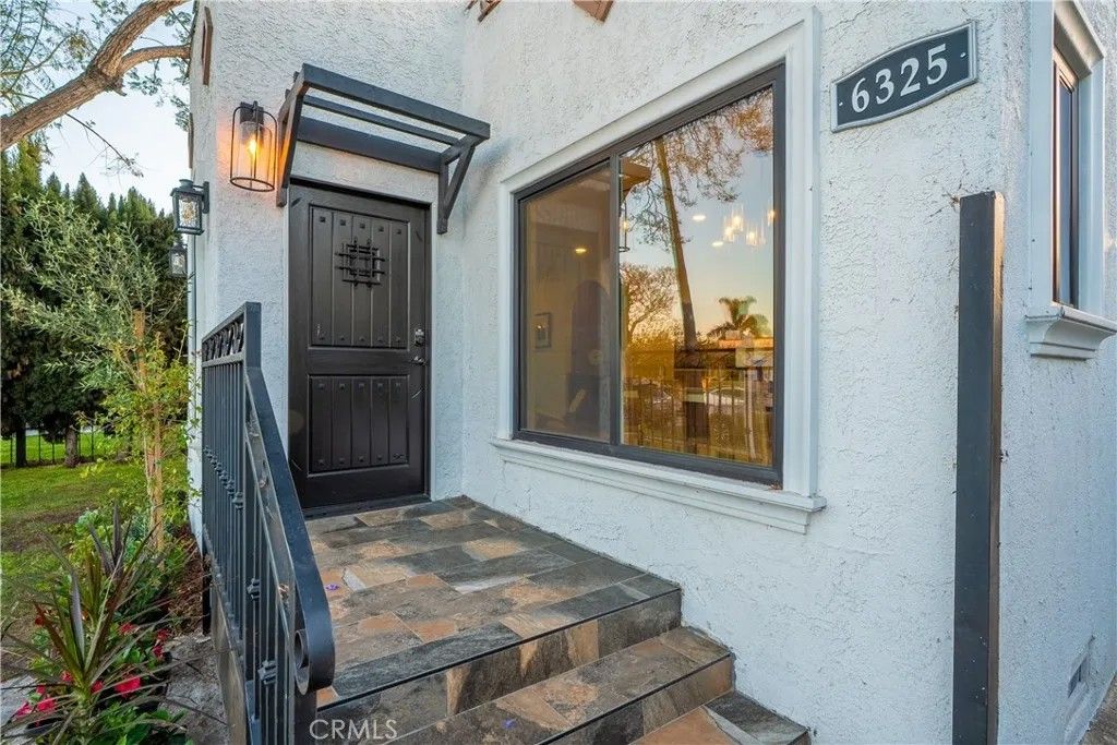 Photo of 6325 Long Street, Los Angeles, CA 90043 (MLS # SR26066537)