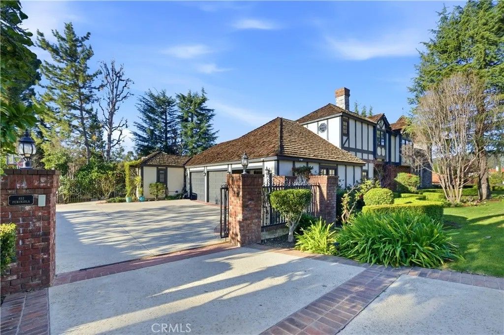 Photo of 852 Peninsula Avenue, Claremont, CA 91711 (MLS # TR26012019)