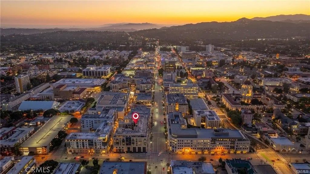 Photo of 39 S Los Robles Avenue #6017, Pasadena, CA 91101 (MLS # AR25267131)