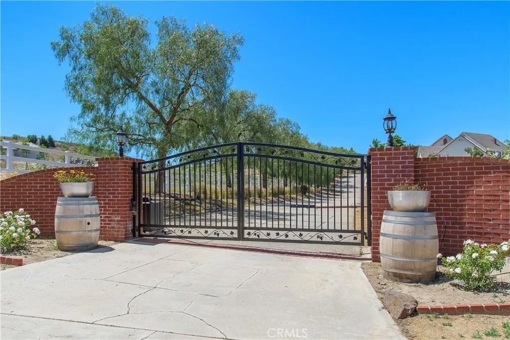 36475 AVENIDA LA CRESTA