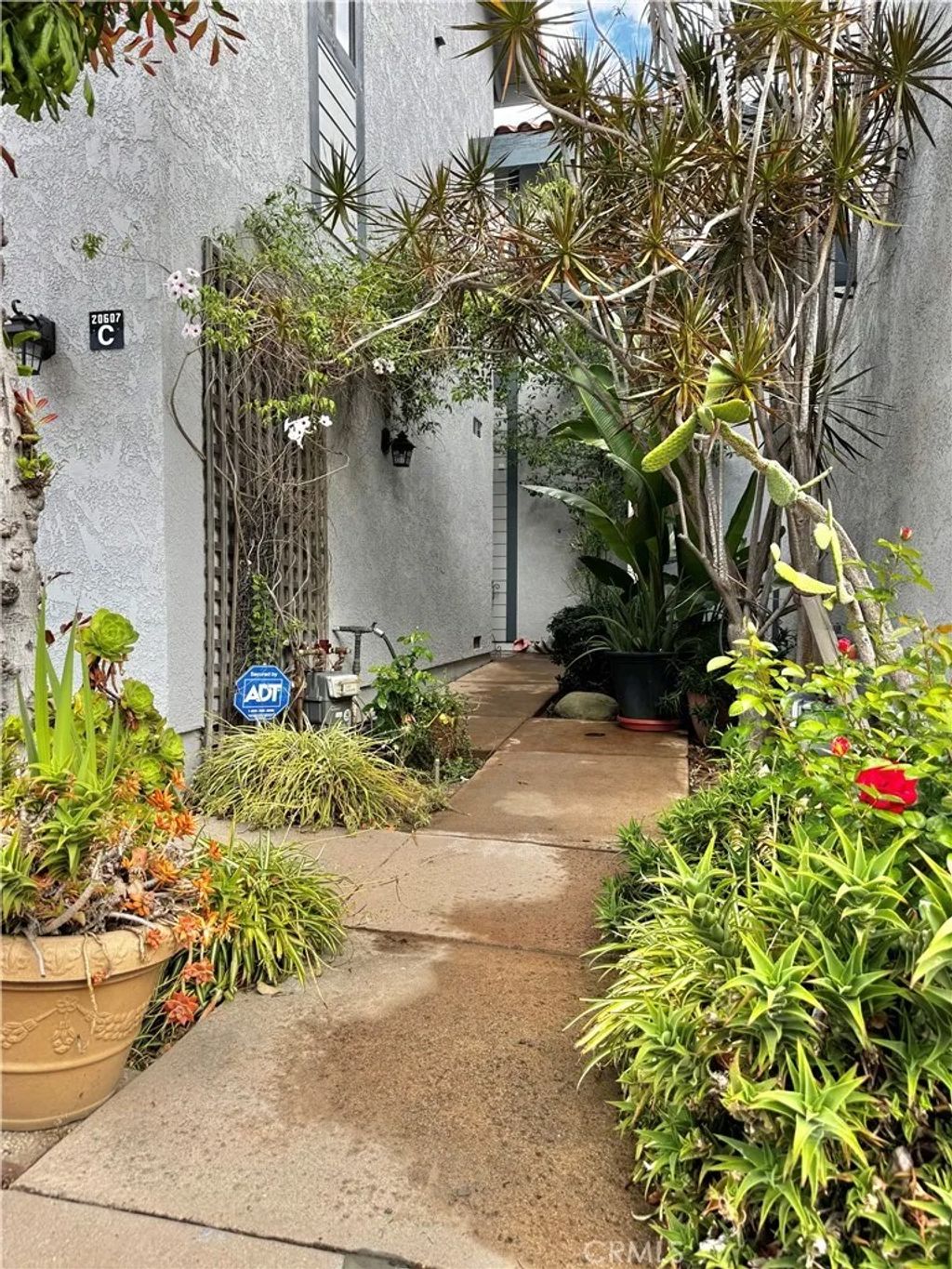 Photo of 20607 Roscoe Blvd #C, Winnetka, CA 91306 (MLS # SR26081221)