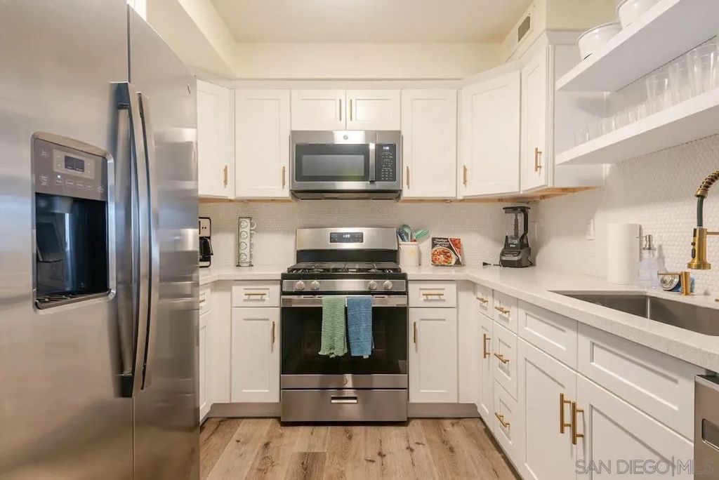 Photo of 12261 Carmel Vista Rd #175, San Diego, CA 92130 (MLS # 250041563)