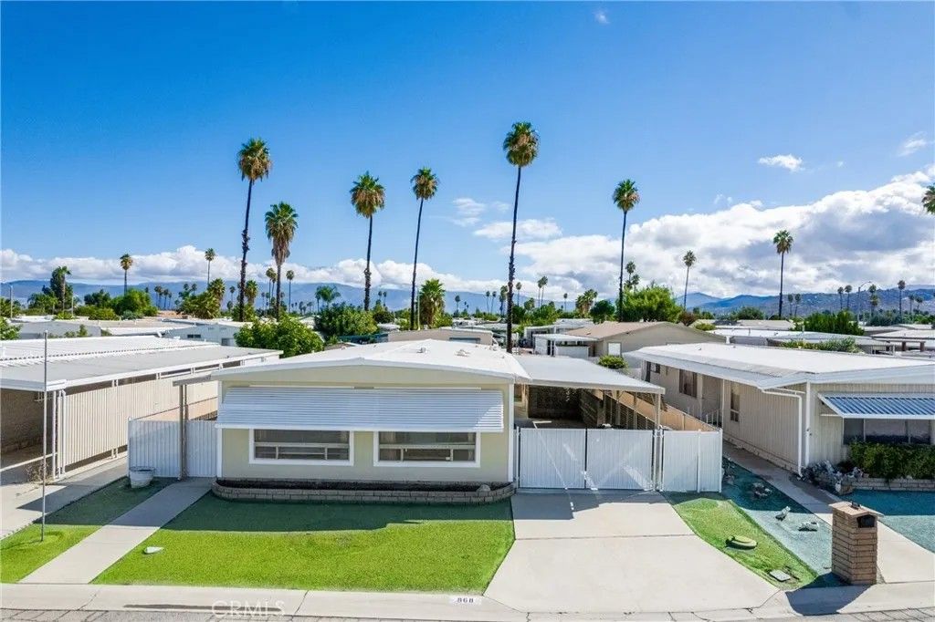 Photo of 868 Santo Tomas Dr, Hemet, CA 92545 (MLS # IG25241702)