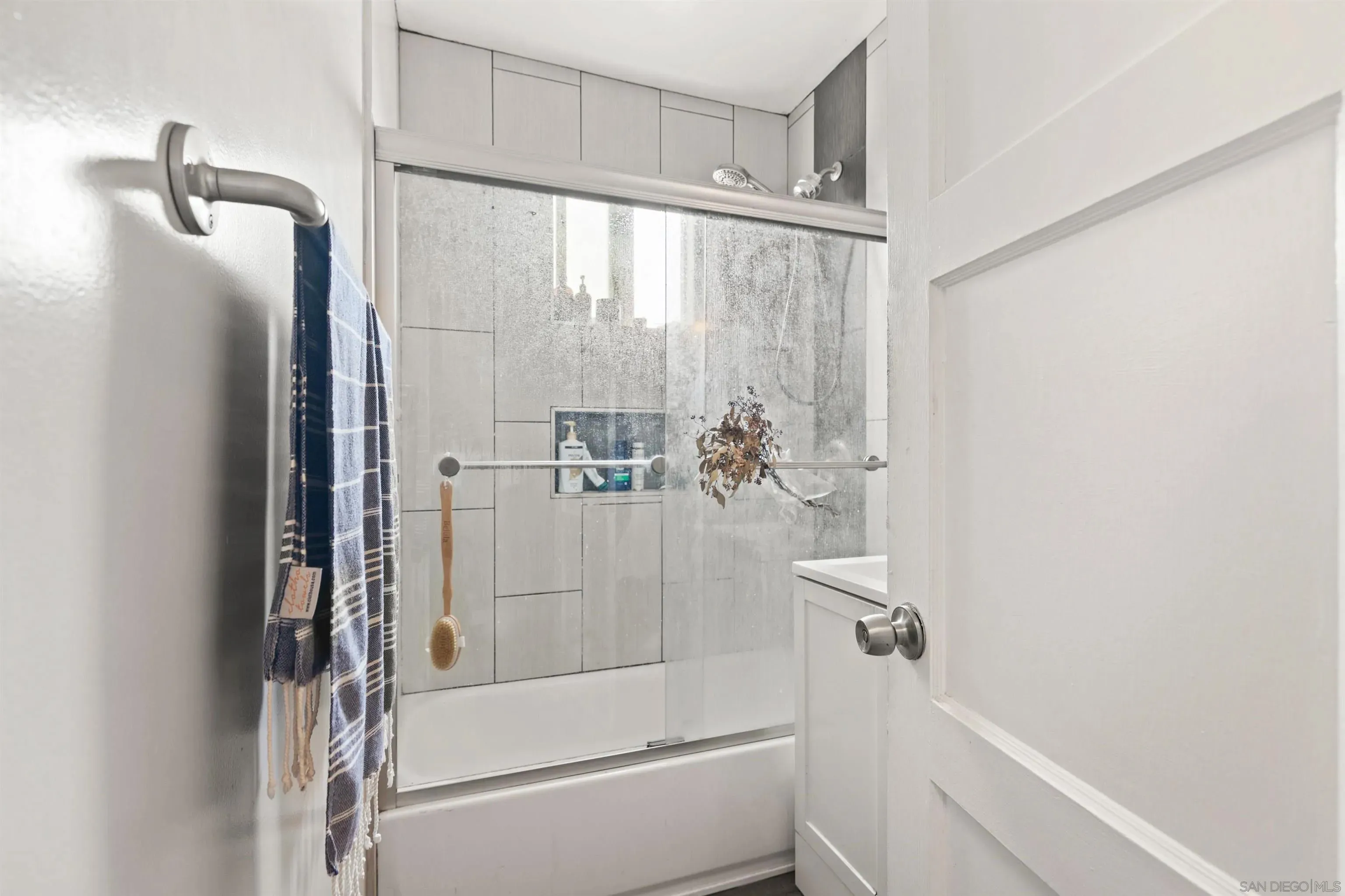 San Diego, California 92109, United States, 5 Bedrooms Bedrooms, ,3 BathroomsBathrooms,Residential,Pending,199475