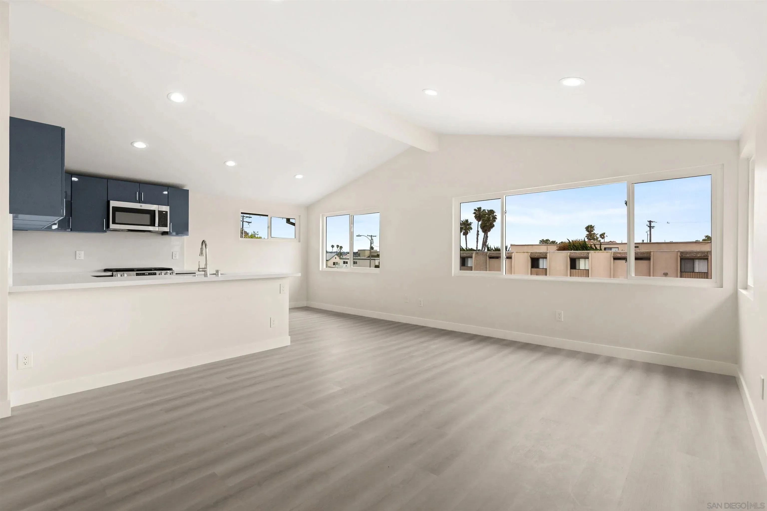 San Diego, California 92109, United States, 5 Bedrooms Bedrooms, ,3 BathroomsBathrooms,Residential,Pending,199475