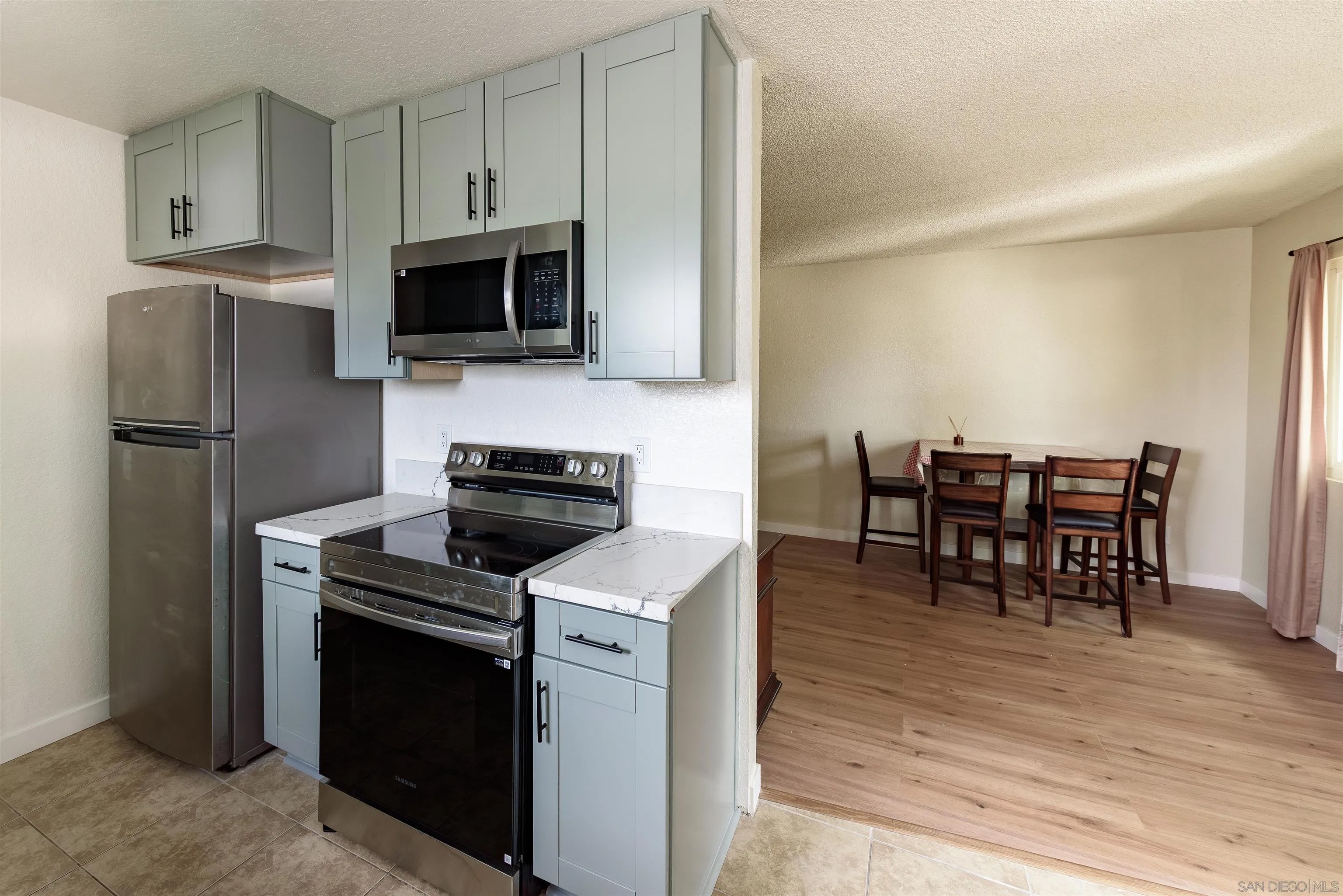 11187 KELOWNA ROAD 72