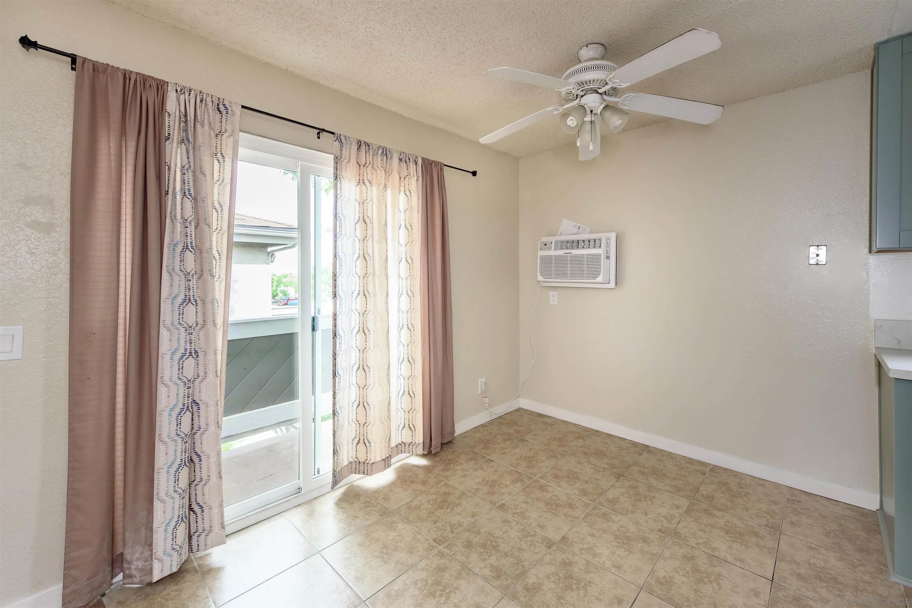 11187 KELOWNA ROAD 72