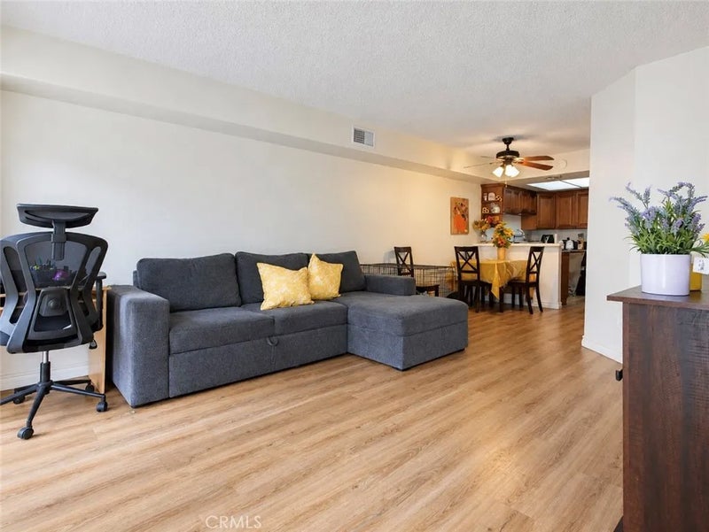 182 W Walnut B