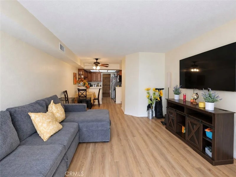 182 W Walnut B