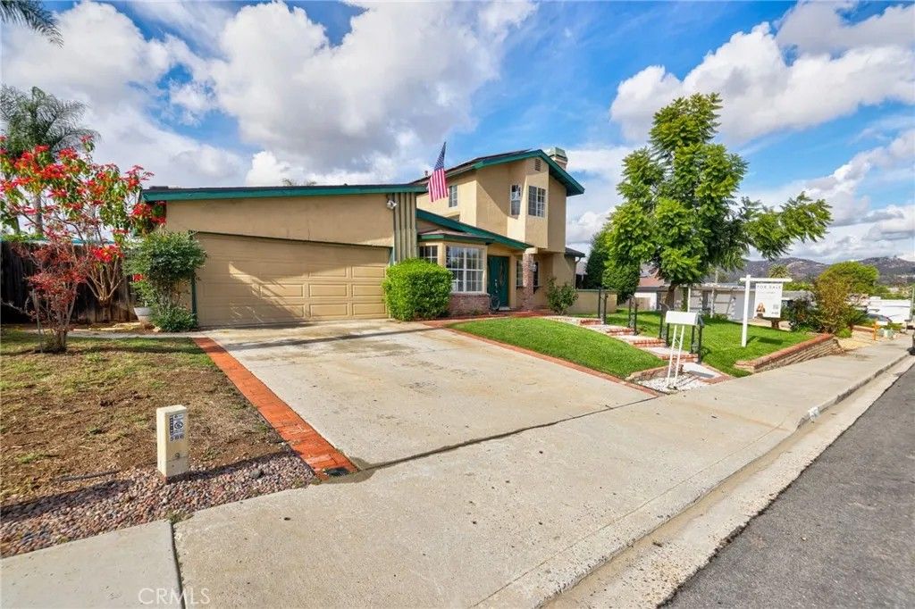 Photo of 586 Tam O Shanter Dr, San Marcos, CA 92069 (MLS # SW25263280)