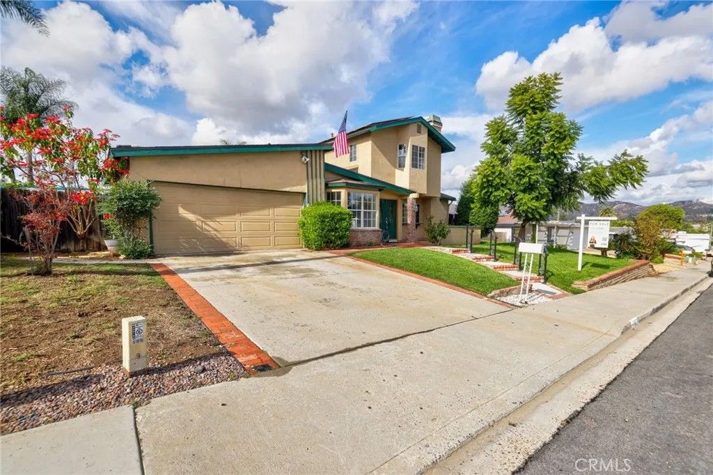 Photo of 586 Tam O Shanter Dr, San Marcos, CA 92069 (MLS # SW25263280)